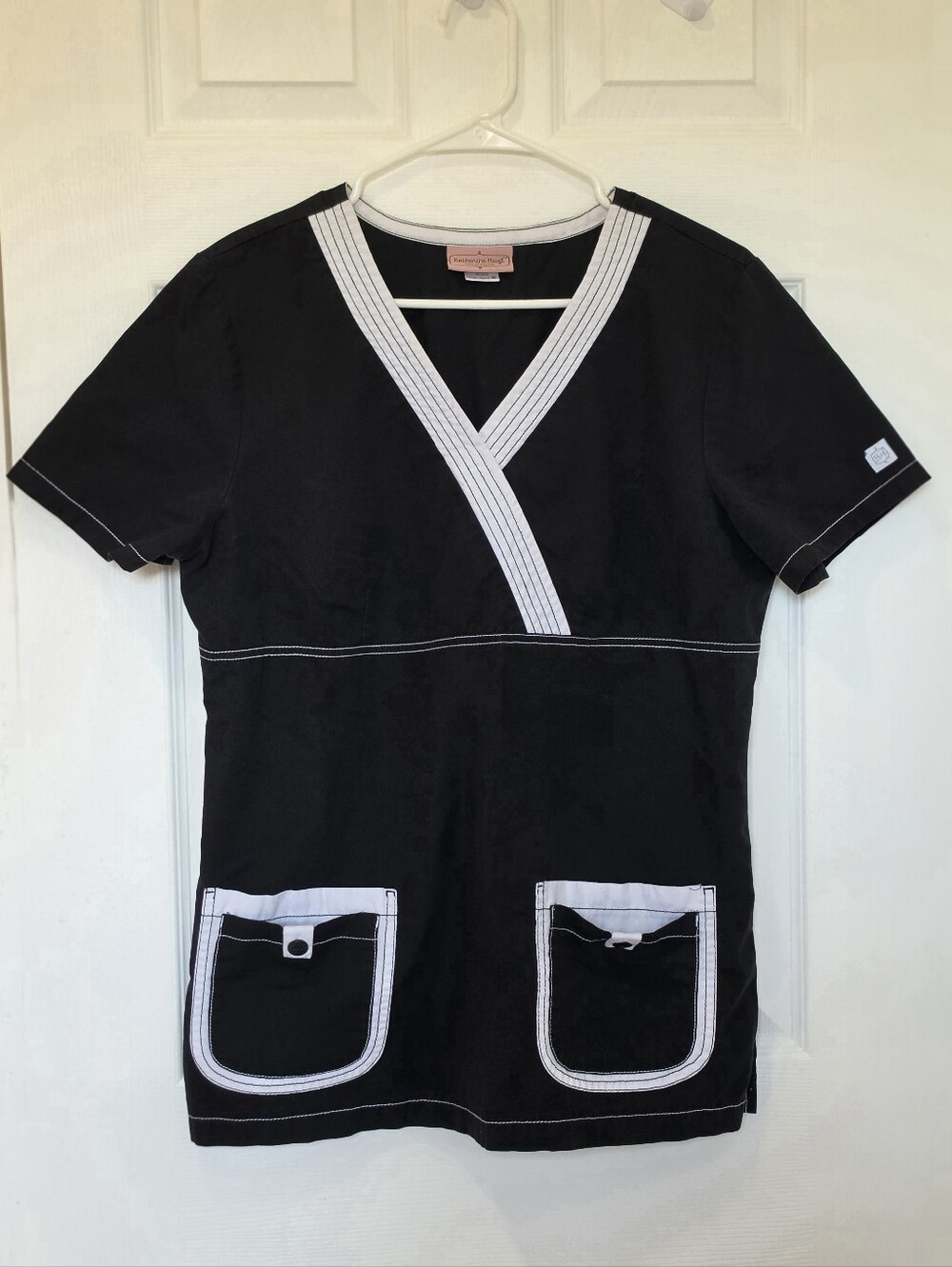 Peaches Uniforms Katherine Heigl Collection Black Scrub Top with White Trim